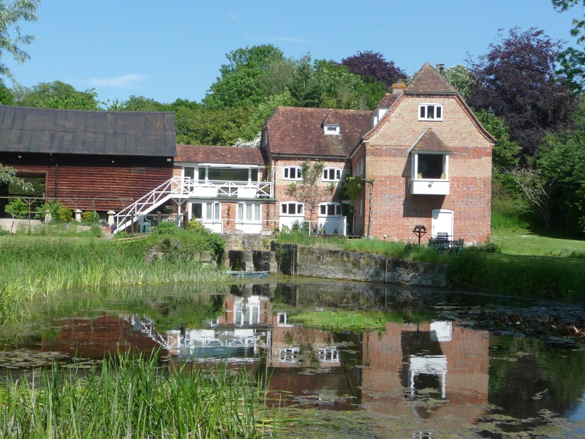 Salisbury Old Mill House Apartment Exterior photo